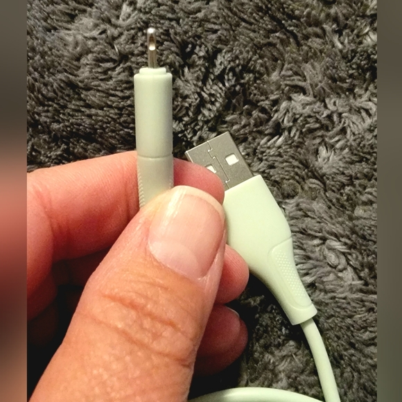 IPhone13 pro charging cord - Picture 4 of 12